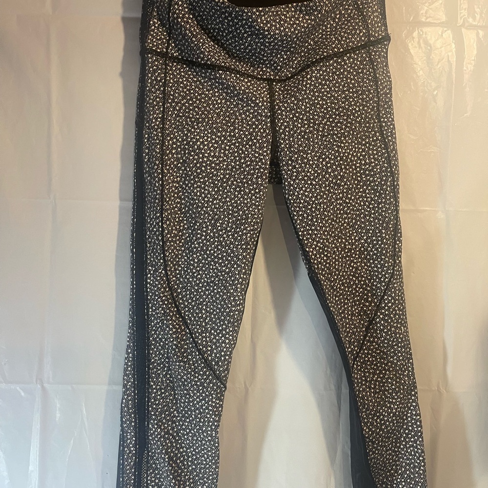Lululemon Athletica Black and White Leggings with Stretchy Fit